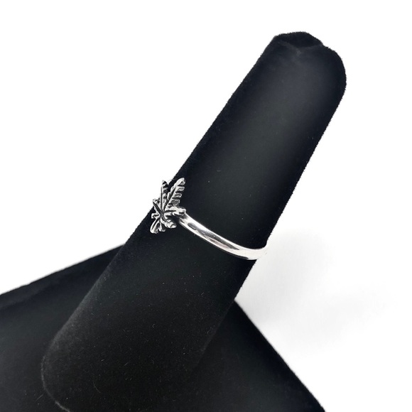 Sterling Silver Marijuana Pot Leaf Symbol Ring - Picture 6 of 8